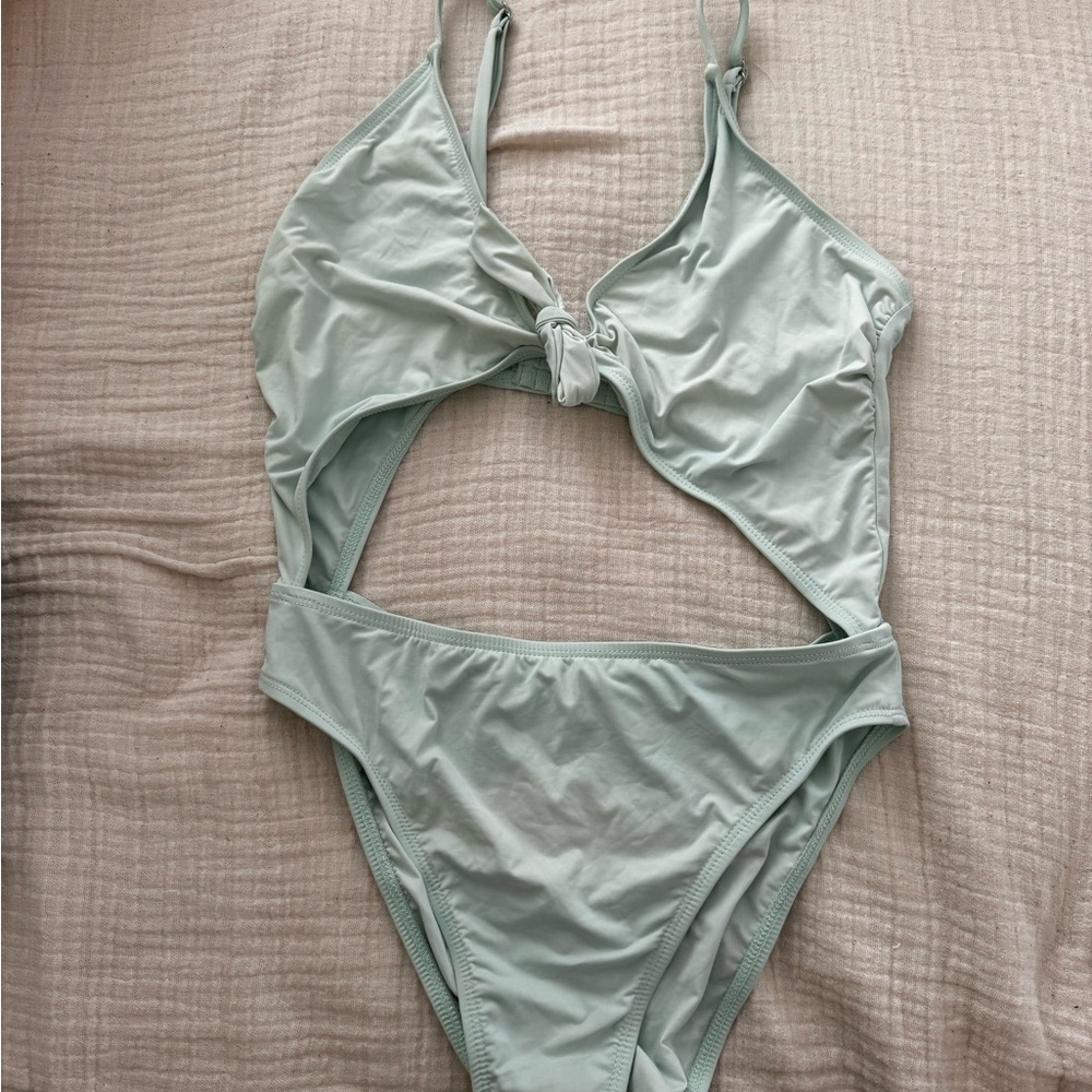 One piece swim suit